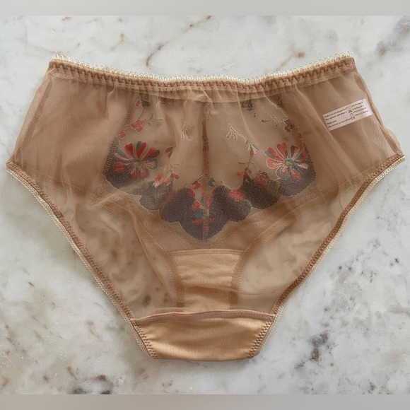 Sawren Intimates | European Lace Lingerie Set, Size 32E Top & Size Small Bottoms - Picture 15 of 15